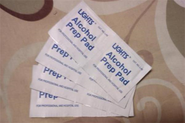 擦手机的酒精棉片可以擦伤口吗,医用酒精棉片可以擦伤口吗