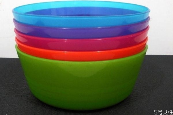 长期使用塑料碗的危害,长期用一次性塑料碗有什么危害 长期使用塑料碗的危害,长期用一次性塑料碗有什么危害