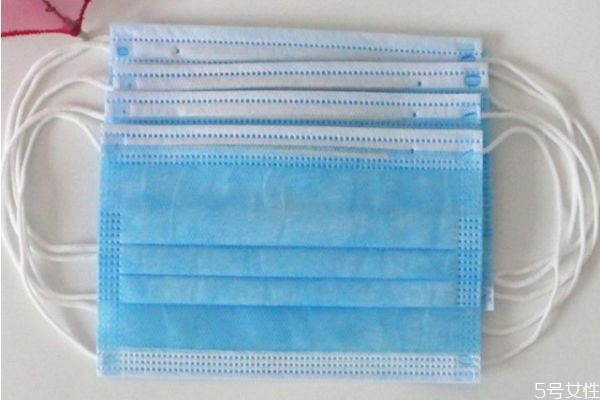 医用蓝色口罩正确戴法图片,医用蓝色口罩正确戴法图解