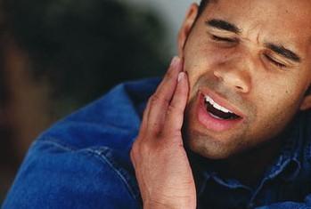 牙龈肿痛可以用冰敷吗,牙龈冷热痛要怎么处理