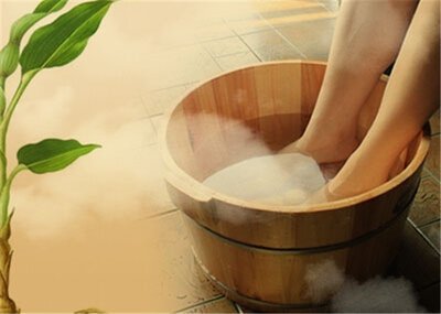 泡脚的最佳时间是几点,泡脚的最佳时间和温度