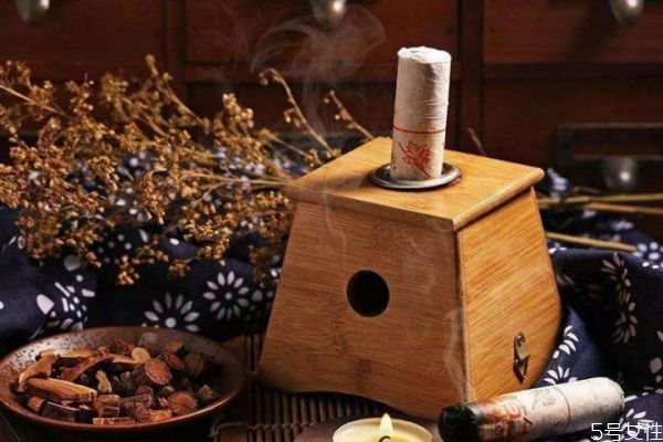 女性艾灸脚底的时间,什么时候做脚底艾灸