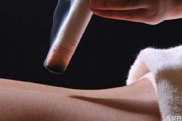 艾灸子宫位置在哪里,艾灸子宫应该在哪个位置