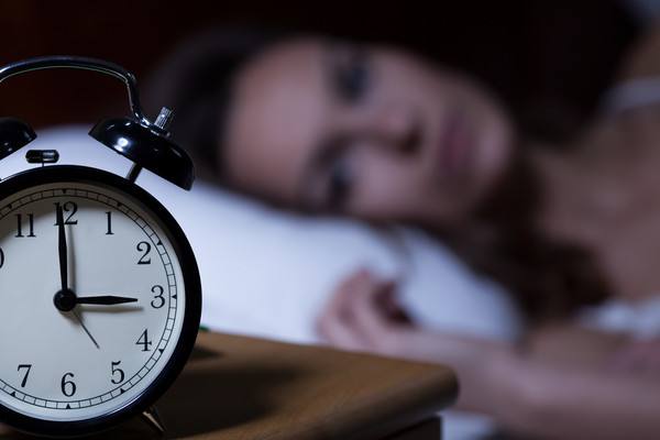 喝酒后睡不着能吃安眠药吗,喝完酒睡不着可以吃安眠药吗
