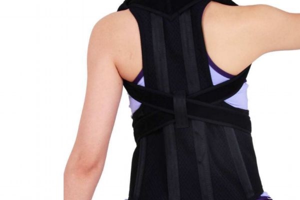 驼背是什么原因造成的,驼背是怎么造成的