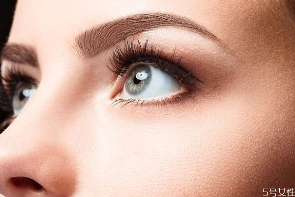 眼睛红血丝是怎么造成的?,眼睛里红血丝怎么形成的原因