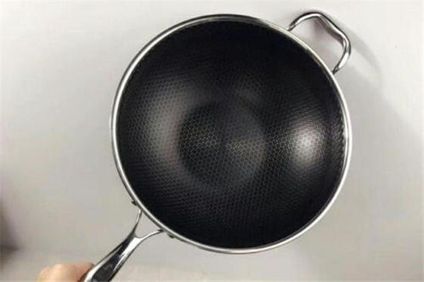 不粘锅的使用注意事项,不粘锅的使用方法和注意事项