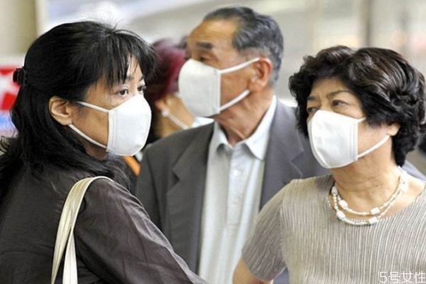 如何预防流感呢?专家们总结了以下几个方面,流感易发季节我们个人应该如何预防流感呢