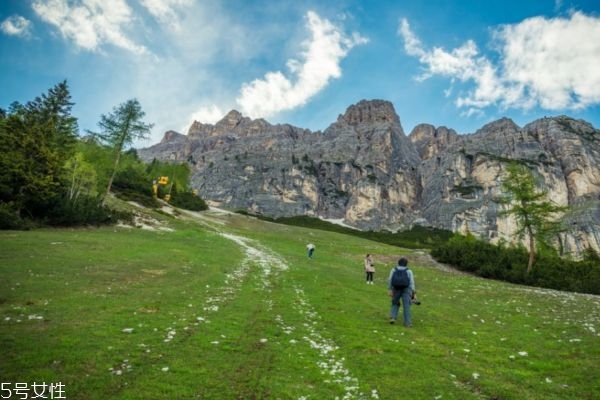爬山的最佳时间 什么时候爬山最好,爬山的最佳时间是几点 爬山的最佳时间 什么时候爬山最好,爬山的最佳时间是几点