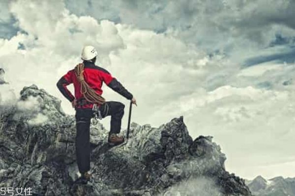 爬山的优点和缺点,爬山的优点英语