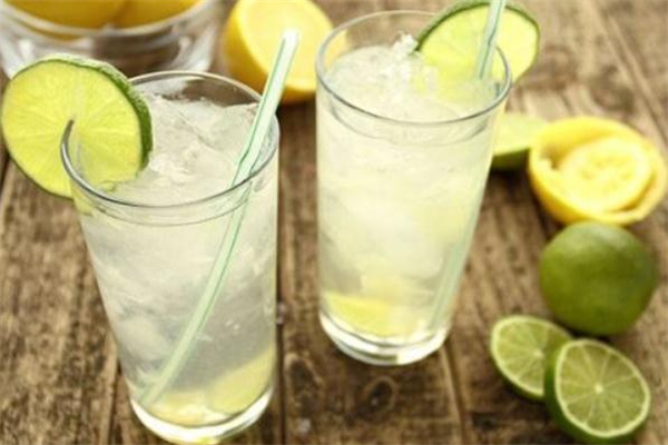 青柠檬怎么泡水不苦(青柠檬怎么泡水不苦)