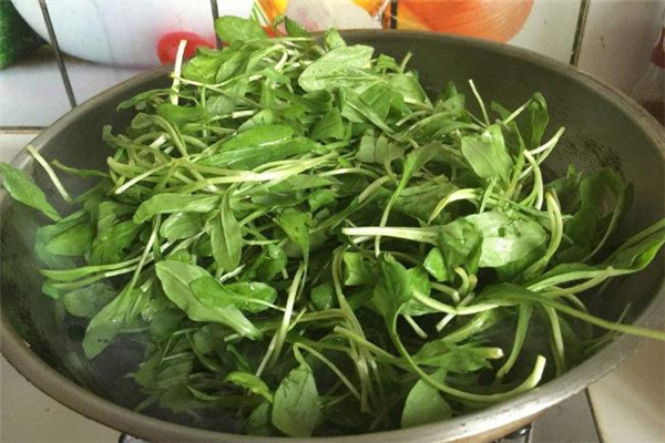 马兰头怎么焯水(马兰头怎么焯水不发黑)