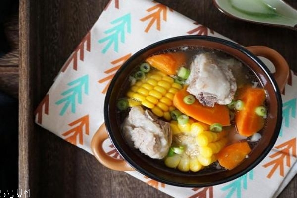 玉米排骨汤的做法(玉米排骨汤的做法步骤)