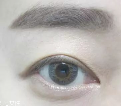 连女生都忍不住想要多看几眼的妆容(女生每次见你都化妆打扮)