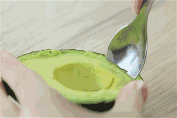 如何判断牛油果是否成熟(怎样判断牛油果是否成熟)