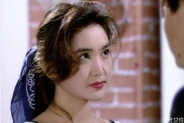 复古港风妆容化妆技巧(复古港风妆容教程)