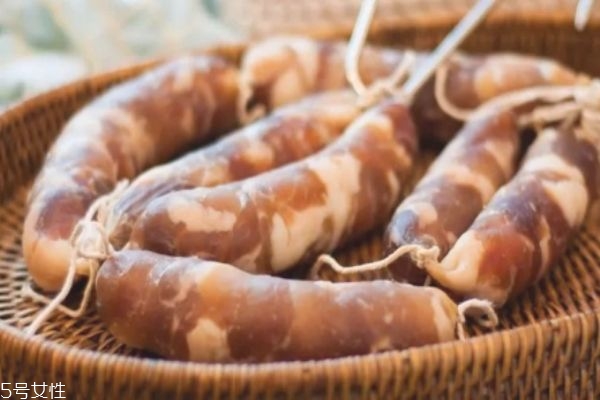 腊肠用什么肠衣(腊肠用什么肠衣比较好)