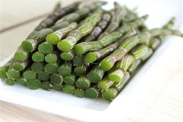 铁皮石斛晚上可以吃吗(铁皮石斛晚上可以吃吗?)