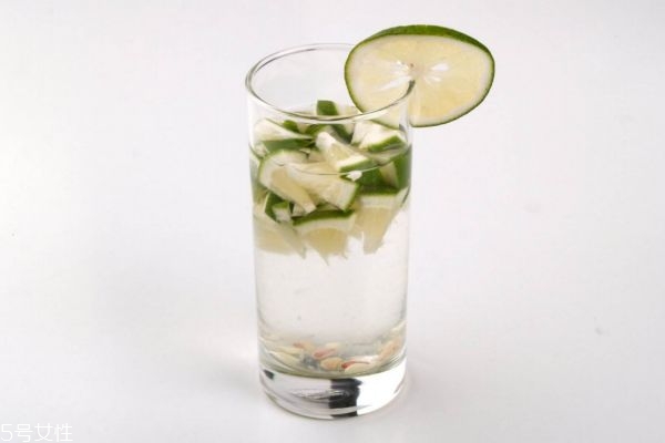 长期喝蜂蜜柠檬水好吗(长期喝蜂蜜柠檬水好吗?)