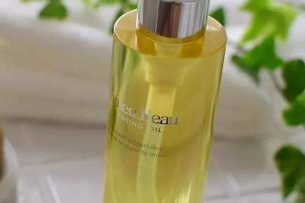 卸妆油使用注意(卸妆油使用注意)