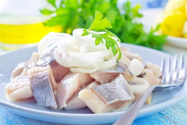 宝宝吃青鱼的好处(小孩吃青鱼有什么好处)