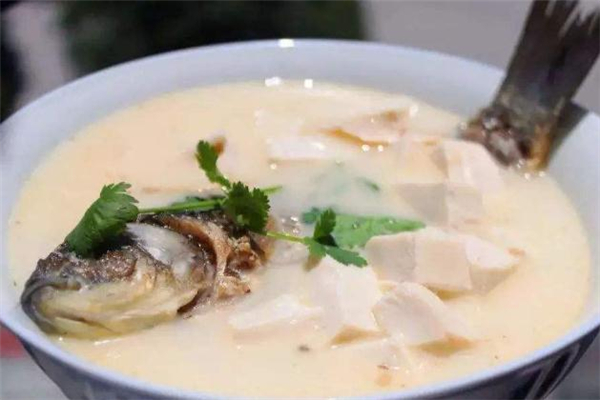 鲫鱼汤是苦的还能喝吗(鲫鱼汤是苦的还能喝吗)