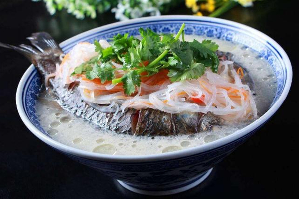 鲫鱼汤的做法大全(鲫鱼汤的做法大全)