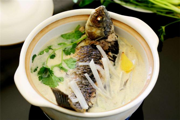 鲫鱼汤怎么做成白色(鲫鱼汤怎么做成白色) 鲫鱼汤怎么做成白色(鲫鱼汤怎么做成白色)