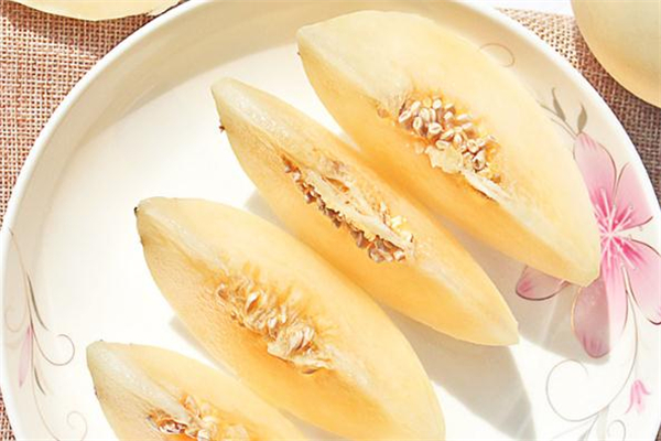 切开的香瓜隔夜还能吃吗(煮熟的南瓜隔夜还能吃吗)