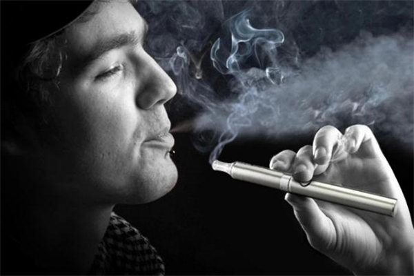 电子烟在室内抽有味道吗,在室内吸电子烟有烟味吗