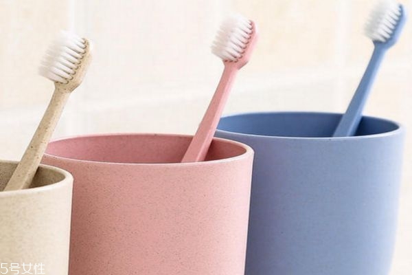 牙刷掉进马桶堵了怎么办,牙刷掉到马桶里面堵起来了怎么办