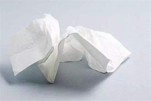 吐过痰的纸巾是什么垃圾,女生吐痰到纸巾里