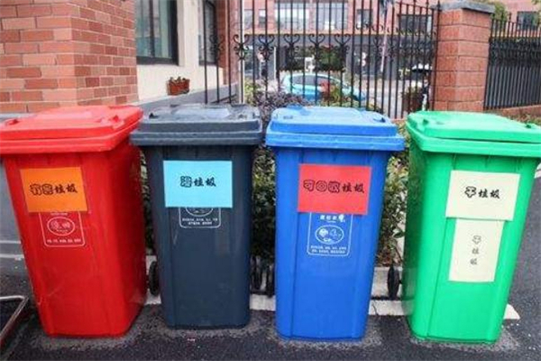 防晒喷雾瓶子扔哪里,防晒喷雾罐没用完扔哪