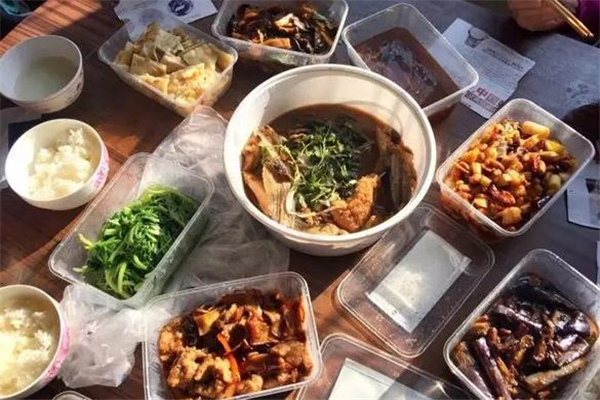 没吃完的外卖怎么扔,没吃完的外卖怎么扔垃圾