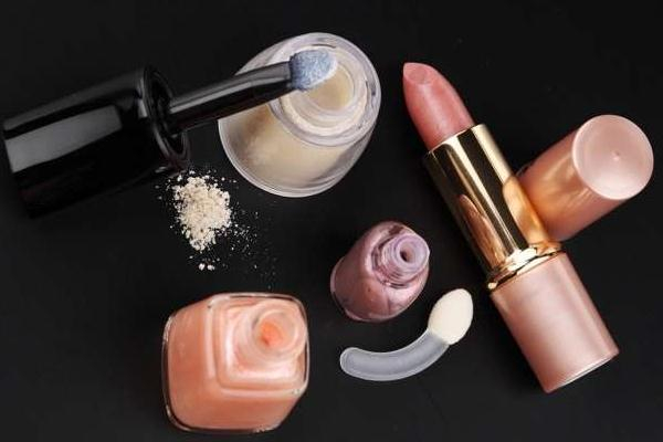 过期的化妆品是什么垃圾桶,过期化妆品怎么扔垃圾