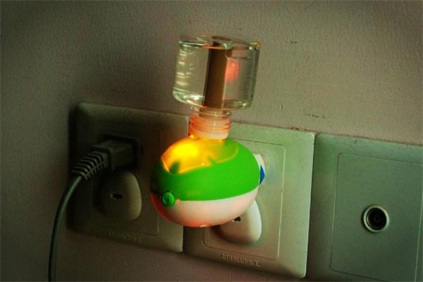 电蚊香液烧干会着火吗,电蚊香液烧干了,一直插着会燃吗