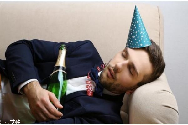 缓解宿醉的方法,如何解宿醉效果最好 缓解宿醉的方法,如何解宿醉效果最好