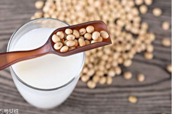 缺钙会引起哪些疾病 老年人 成人,什么原因会导致缺钙