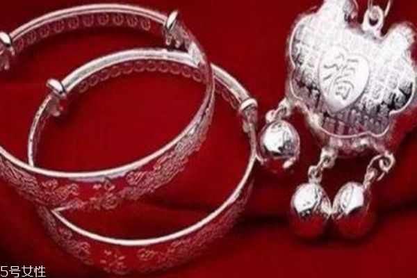 银器变黑是身体不好么,银器在什么情况下会变黑