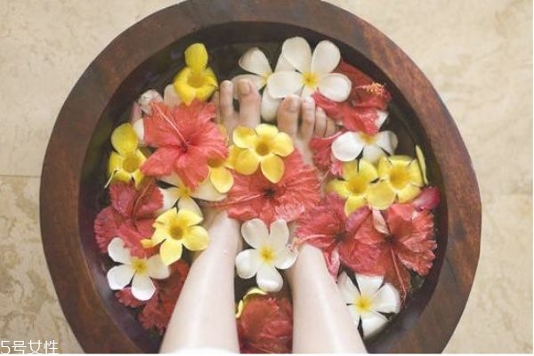 泡脚用多高的木桶适合,什么木桶泡脚最好