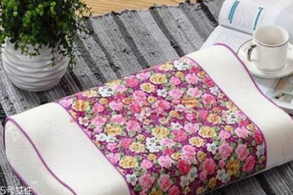 颈椎病该用记忆枕还是乳胶枕,颈椎不好用记忆枕和乳胶枕哪个好