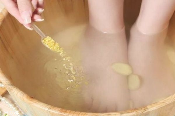 女人泡脚用什么药材好,女人泡脚用什么药材好减肥 女人泡脚用什么药材好,女人泡脚用什么药材好减肥