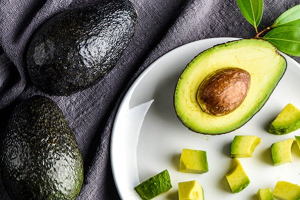 挑牛油果的时候要注意什么,购买时怎么选择牛油果 挑牛油果的时候要注意什么,购买时怎么选择牛油果