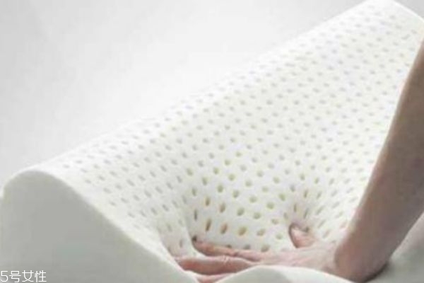 乳胶枕的注意事项和清洗方法,乳胶枕需要清洗吗