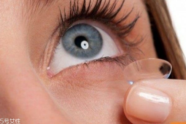 隐形眼镜取不出来,隐形眼镜摘不掉怎么办 隐形眼镜取不出来,隐形眼镜摘不掉怎么办