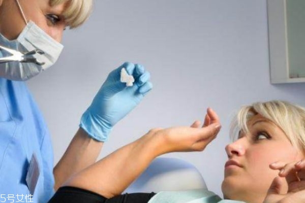 女生生理期可以洗牙吗,生理期间可以洗牙吗