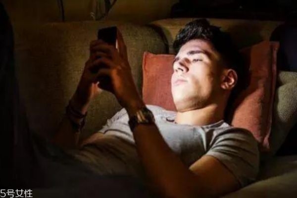 熬夜对男性的危害,熬夜的危害有哪些? 熬夜对男性的危害,熬夜的危害有哪些?