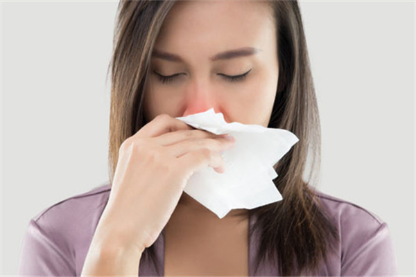 喉咙卡卡的是怎么回事,喉咙卡卡的