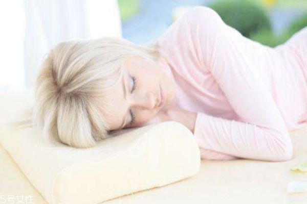 石膏板刮完腻子大面积发黄,口腔大面积发黄