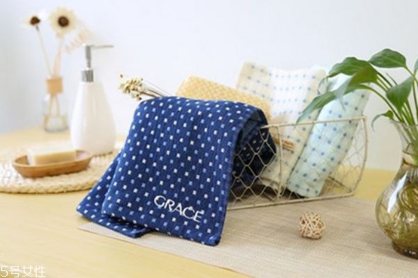 用一次性洗脸巾还是用毛巾干净,洗脸能用毛巾吗